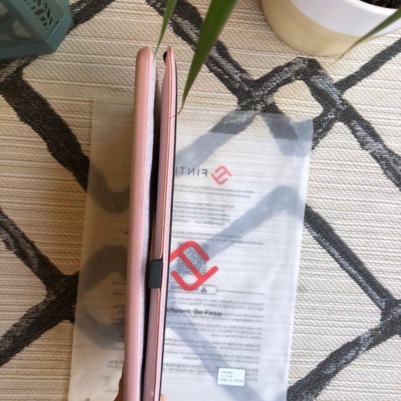 Finite iPad Pro Case (2017/2015) - Picture 11 of 14